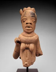 Hoofd en torso van een vrouwelijke figuur, Jos Plateau regio, Nigeria, 500 v.Chr.-200 n.Chr.
